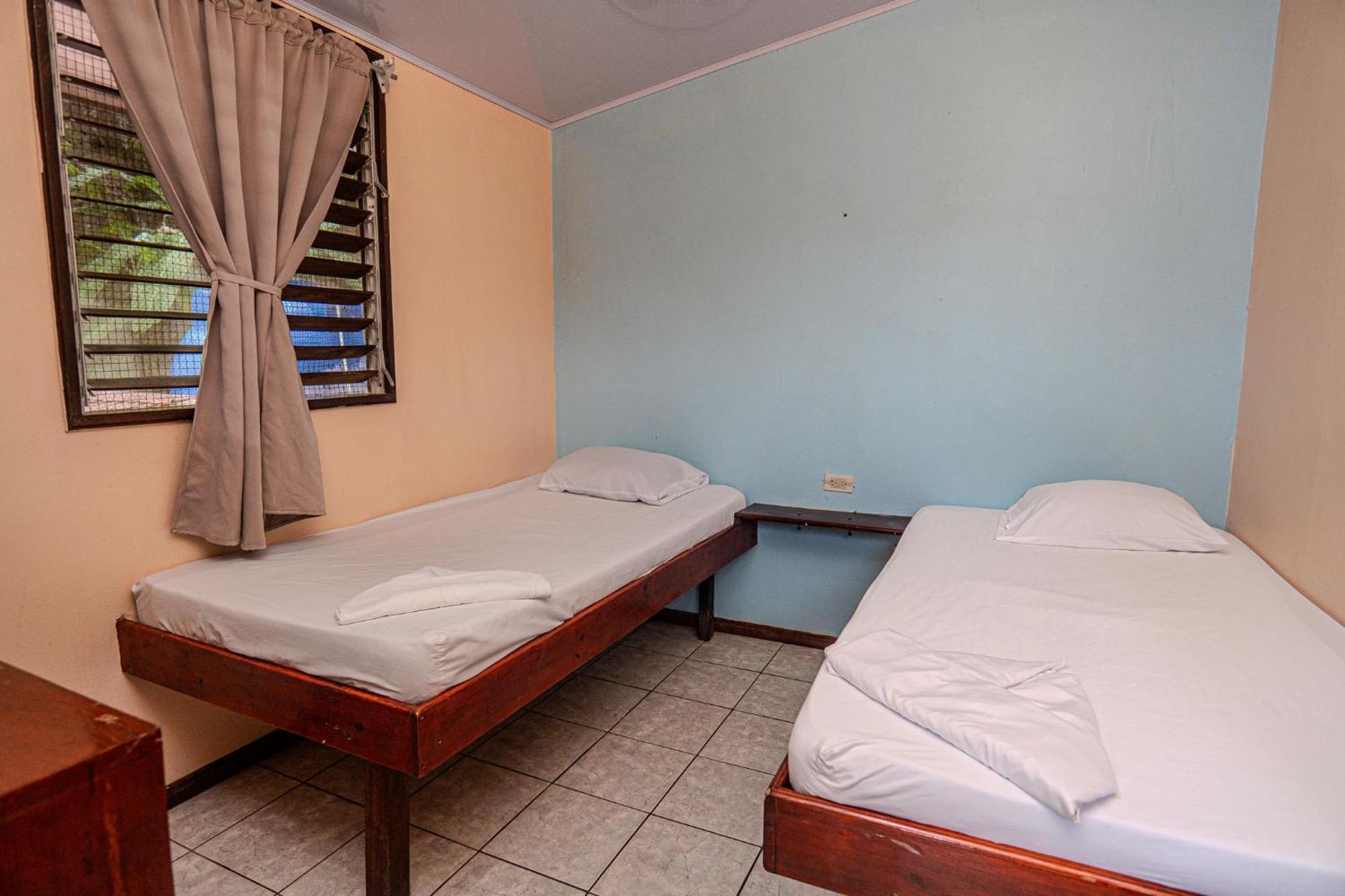 Costa Linda Art Hostel Manuel Antonio Buitenkant foto