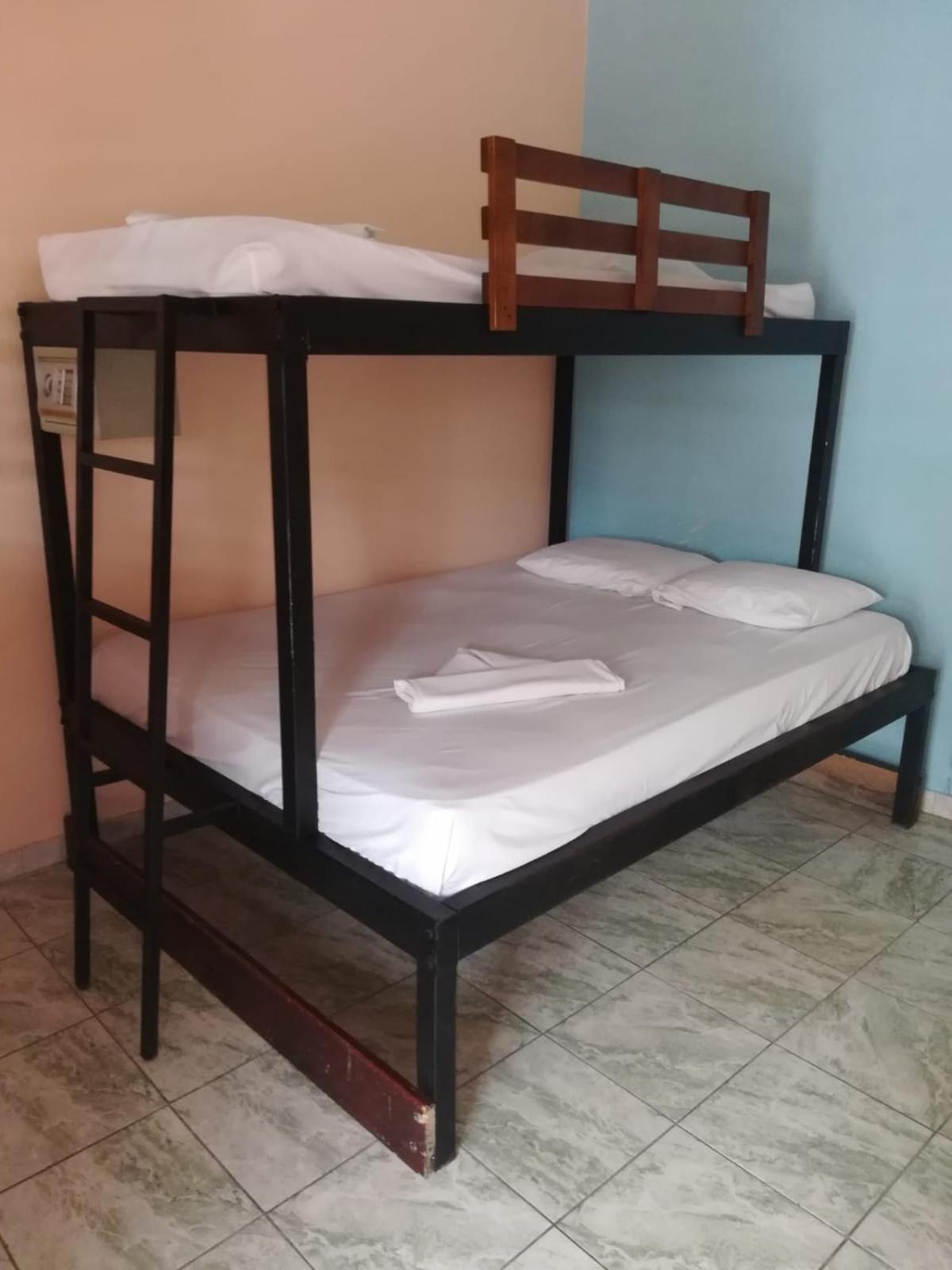 Costa Linda Art Hostel Manuel Antonio Buitenkant foto