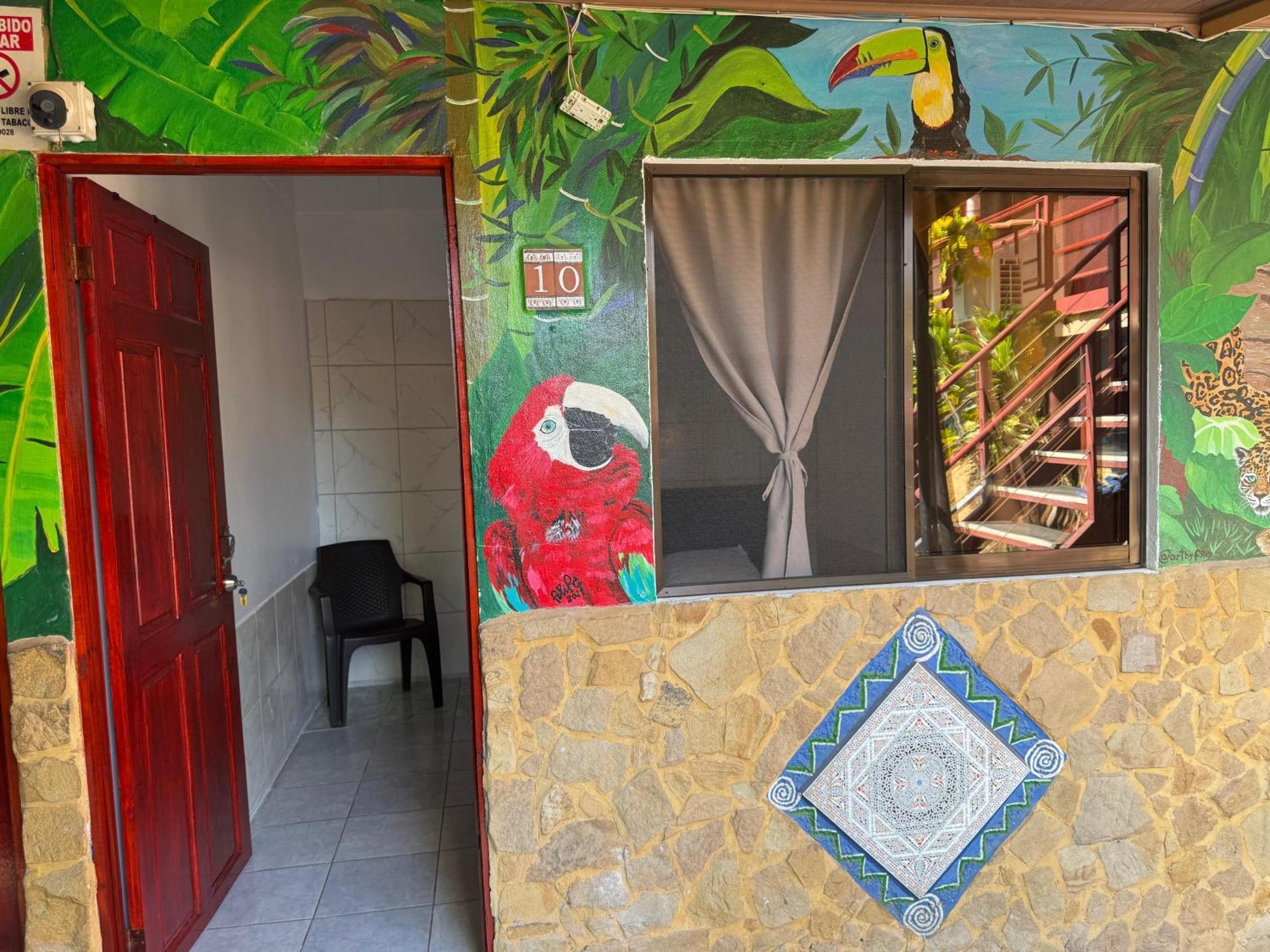 Costa Linda Art Hostel Manuel Antonio Buitenkant foto