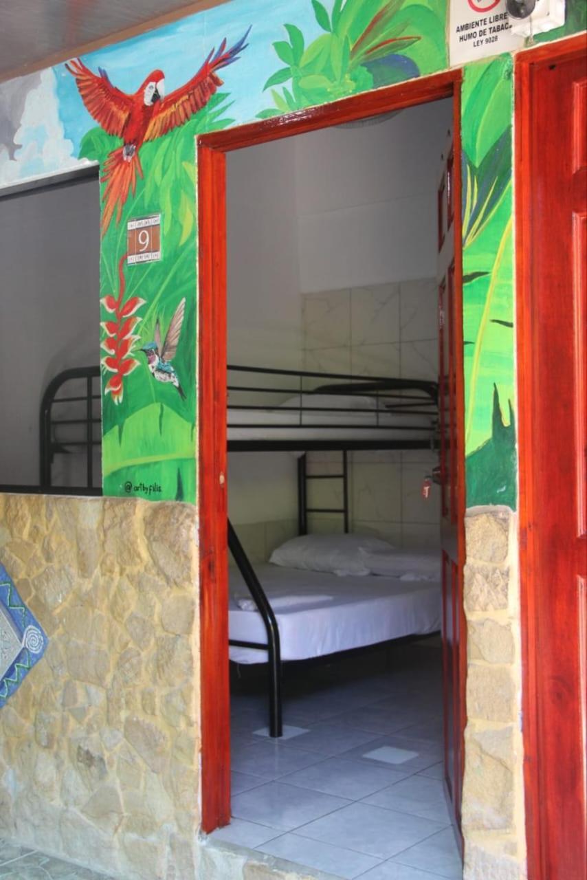 Costa Linda Art Hostel Manuel Antonio Buitenkant foto