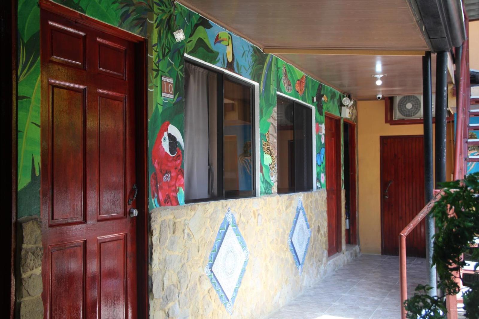 Costa Linda Art Hostel Manuel Antonio Buitenkant foto
