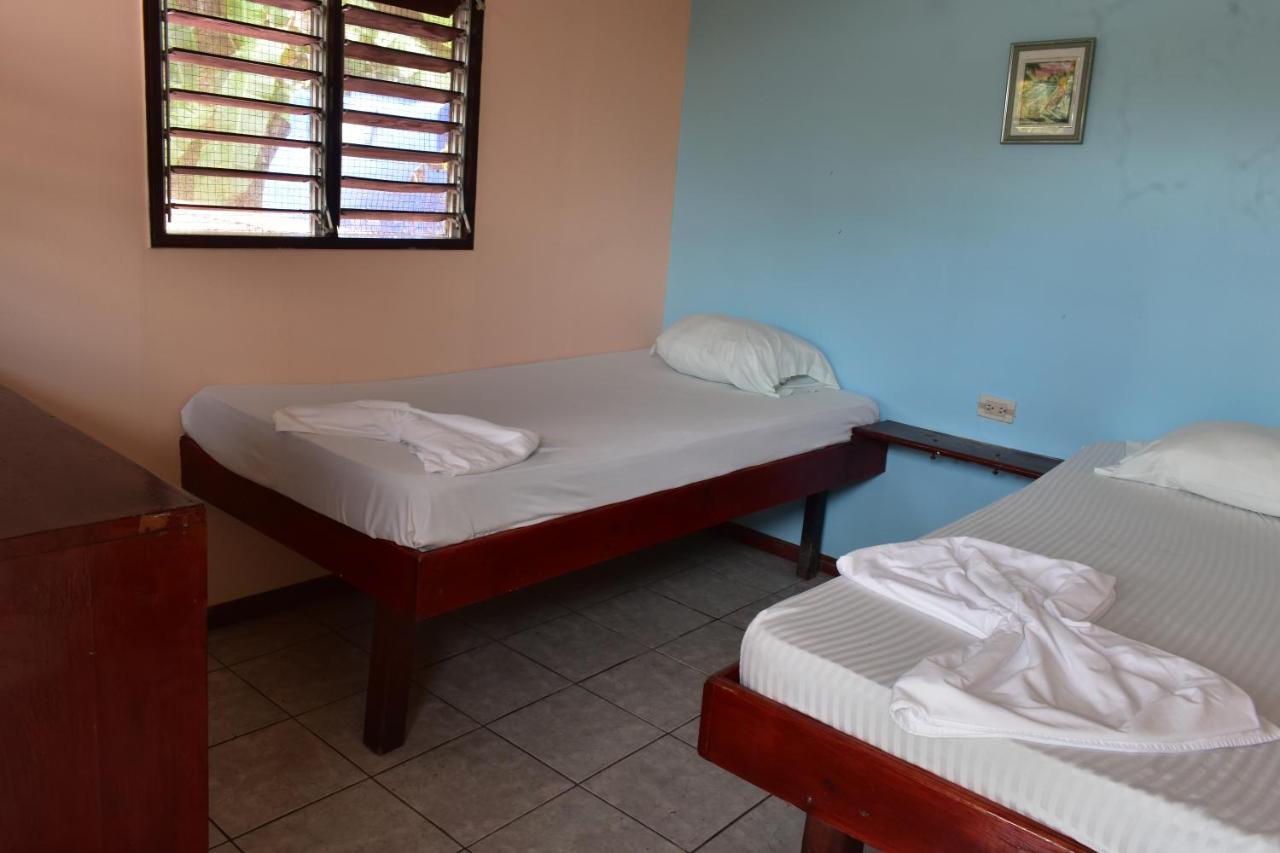 Costa Linda Art Hostel Manuel Antonio Buitenkant foto