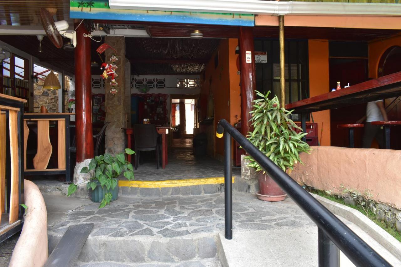 Costa Linda Art Hostel Manuel Antonio Buitenkant foto