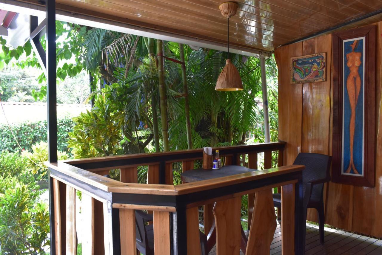 Costa Linda Art Hostel Manuel Antonio Buitenkant foto